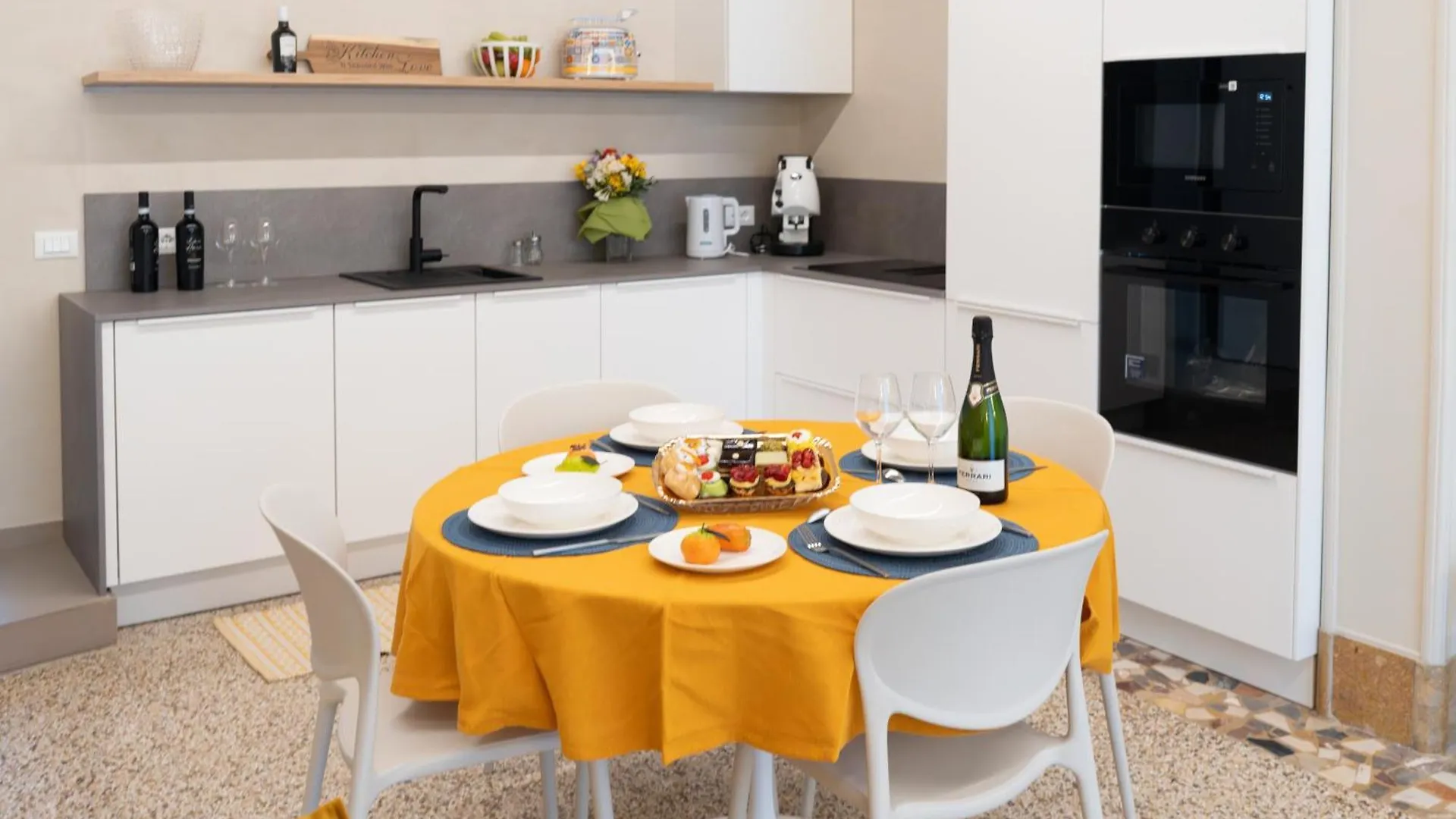 Notti O'Tunn Apartment Палермо