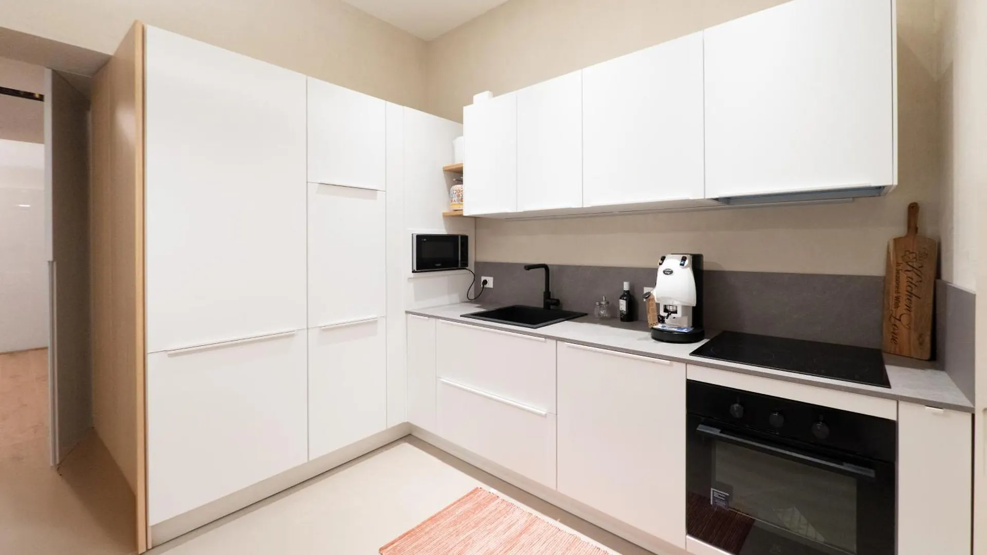 Notti O'Tunn Apartment パレルモ 0*,  イタリア