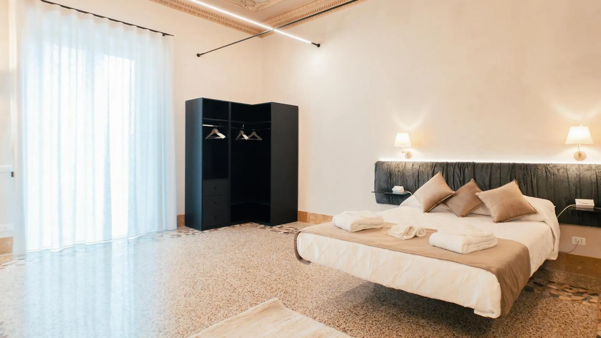 Notti O'Tunn Apartment パレルモ 0*,  イタリア