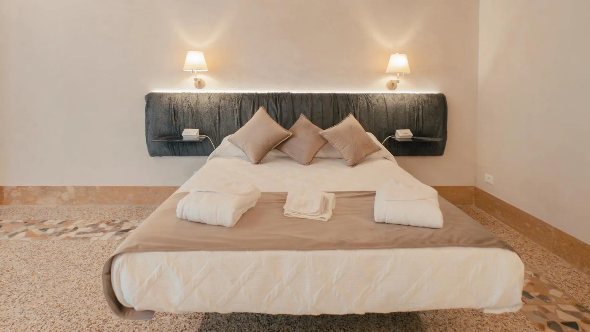 Notti O'Tunn Apartment パレルモ 0*,  イタリア