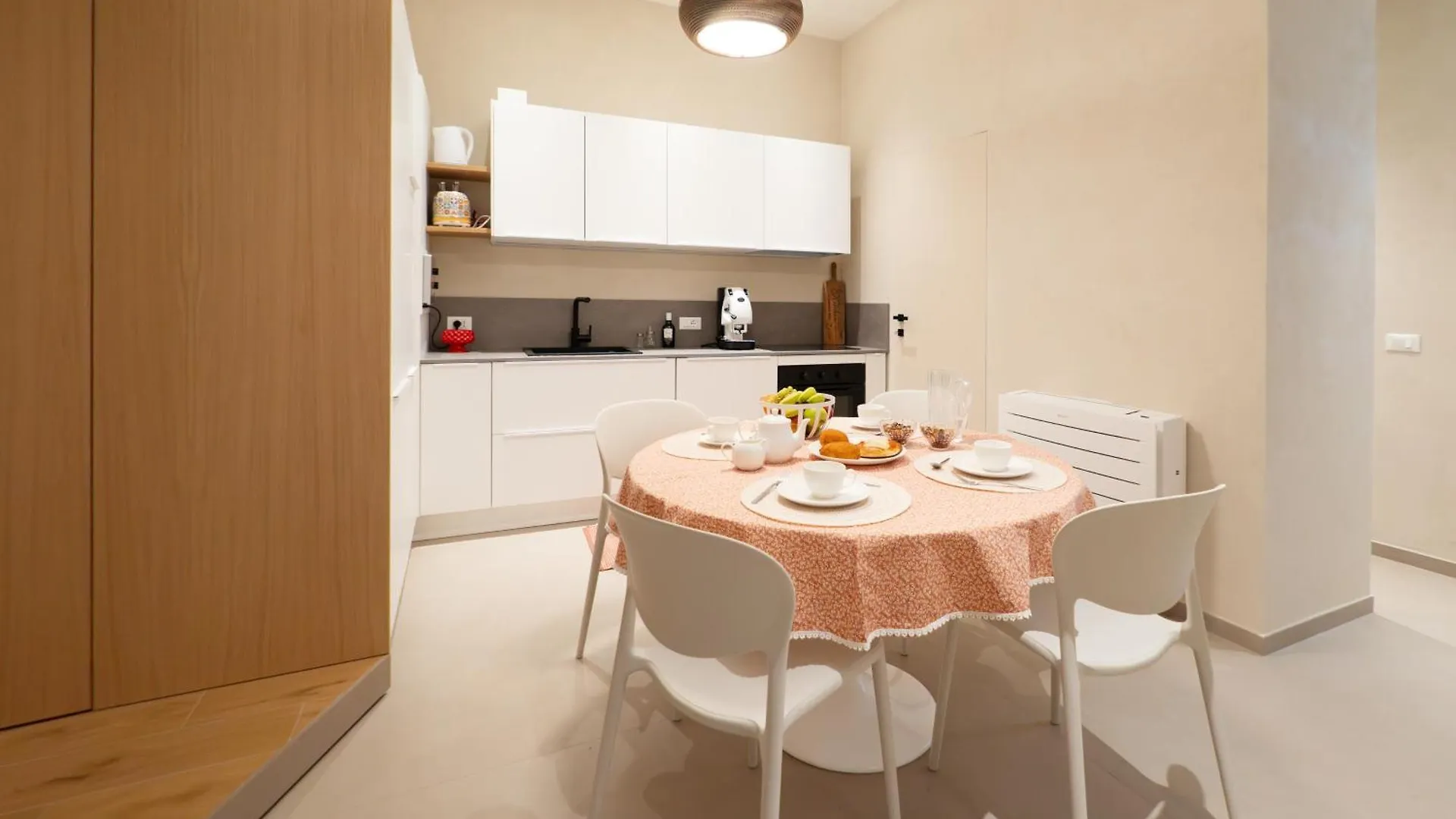 Notti O'Tunn Apartment パレルモ 0*,
